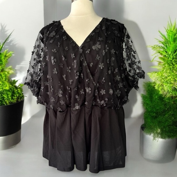 NWT!Elegant Black Floral elastic waist top Size 30 or 6X - Picture 2 of 6